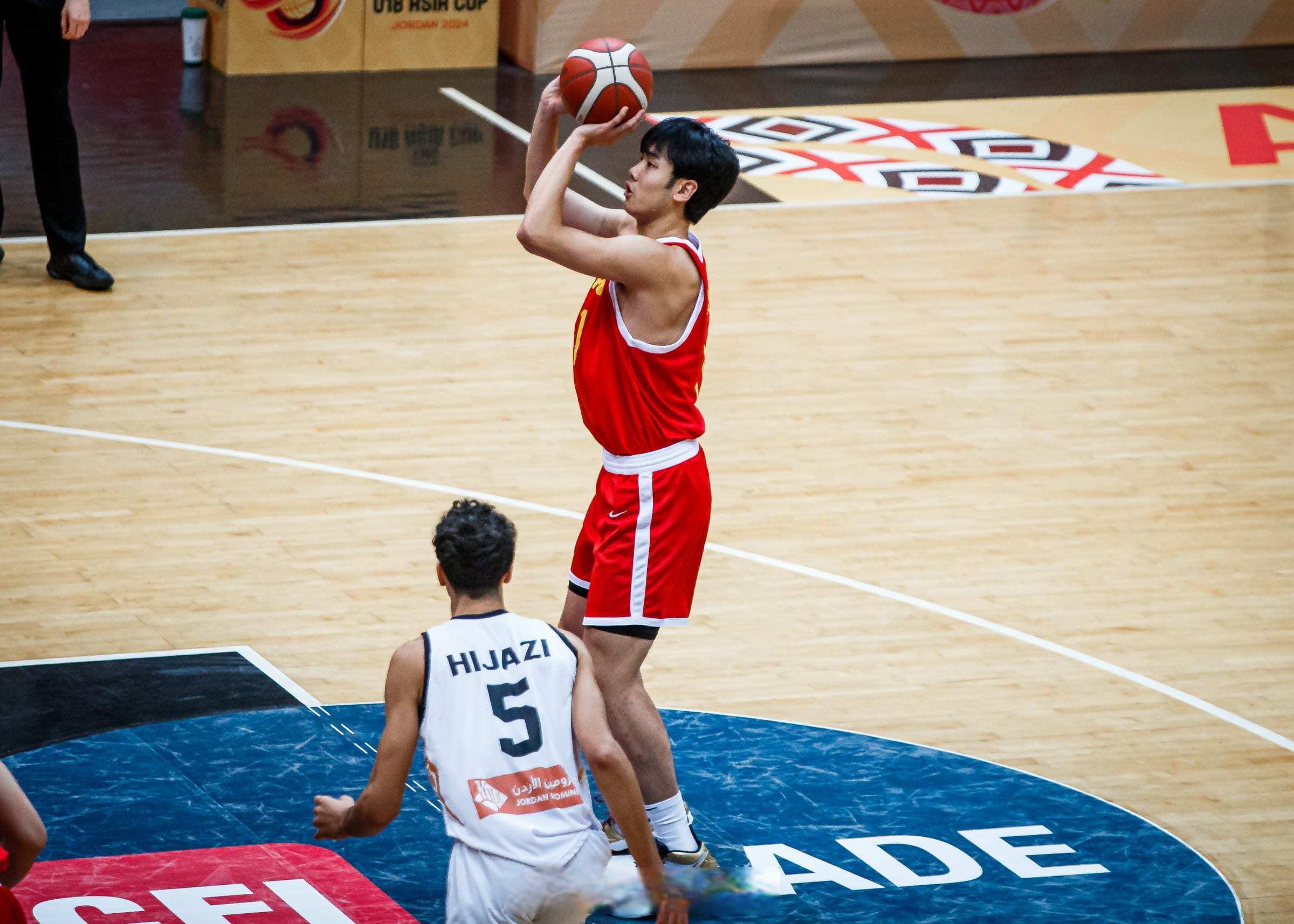 星空体育-加时末段广东宏远绝杀压哨：亚冠节点到来，球迷炸锅，身体对抗强度拉满 